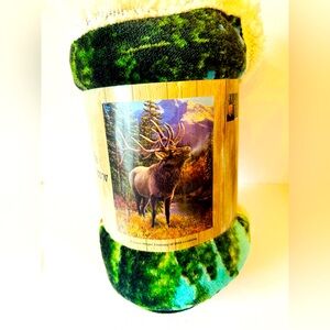 Comfort Bay Rachelle Sherpa Throw Wildlife-Elk
50”x60”